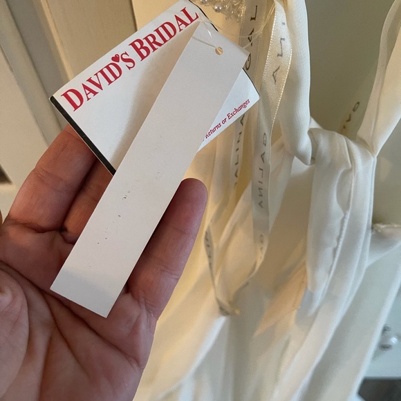 Stunning ivory wedding dress - Picture 5 of 8